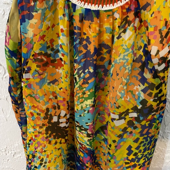 Unique Woman’s top Crocheted neck line Sleeveless Eyecatching Boho HippieCore - Picture 2 of 6